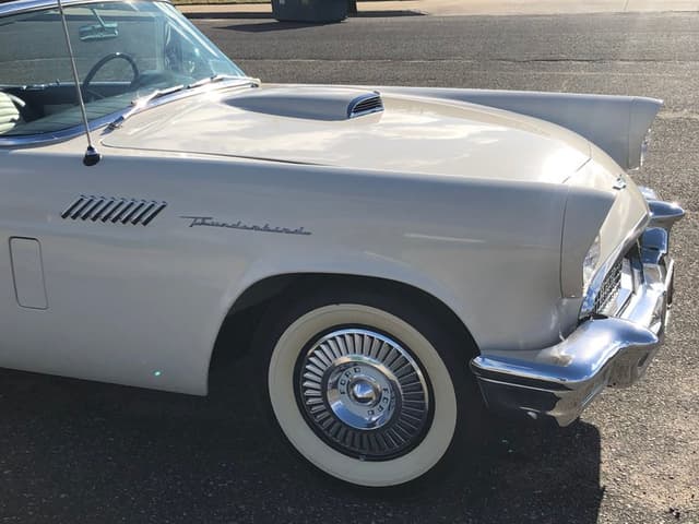 1957 Ford Thunderbird