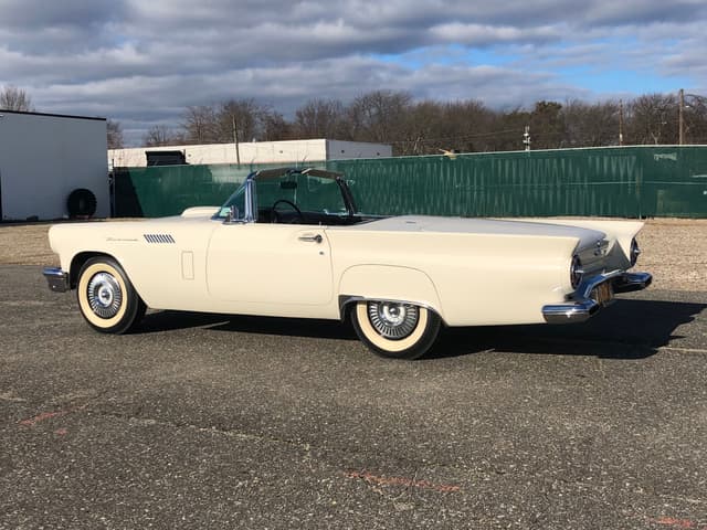 1957 Ford Thunderbird