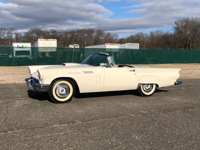 1957 Ford Thunderbird